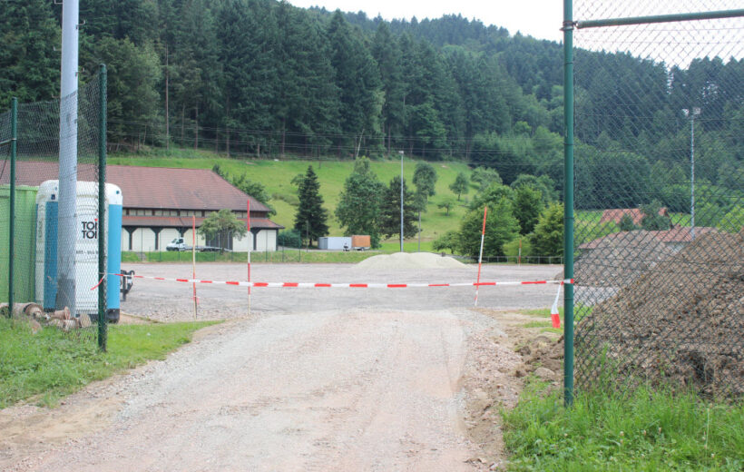 Baubeginn für den Kunstrasenplatz