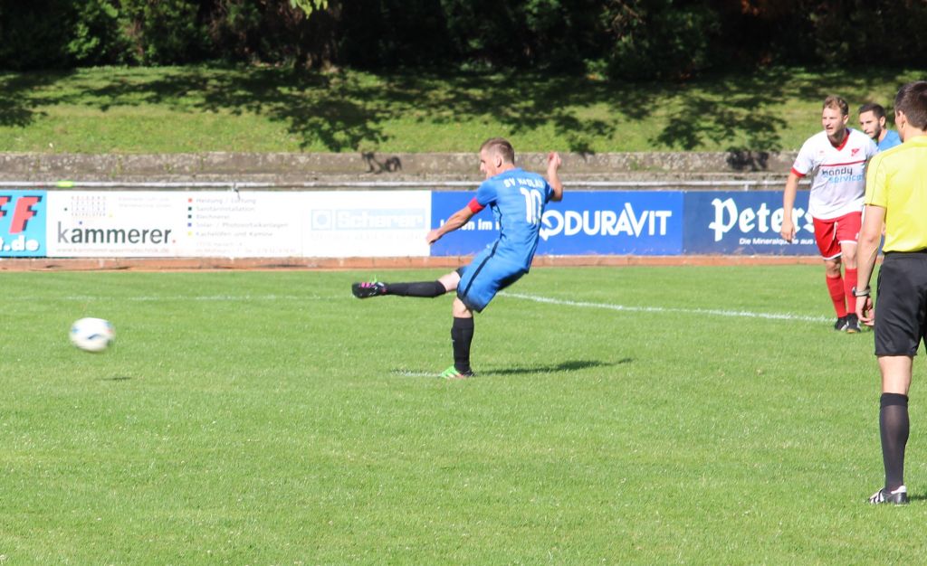 Markus Hansmann lässt sich diese Chance nicht entgehen und verwandelt den Strafstoß zur 2:0 Führung