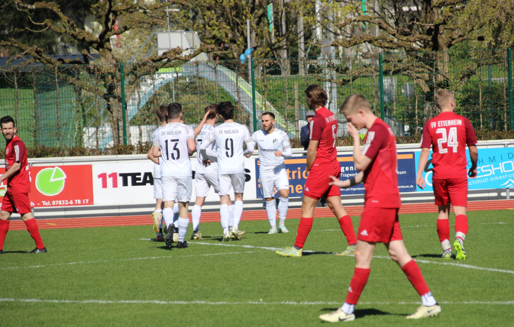 Der Bann ist gebrochen, Giulio Tamburello (hinten Mitte) hat das 1:0 für den SVH erzielt.