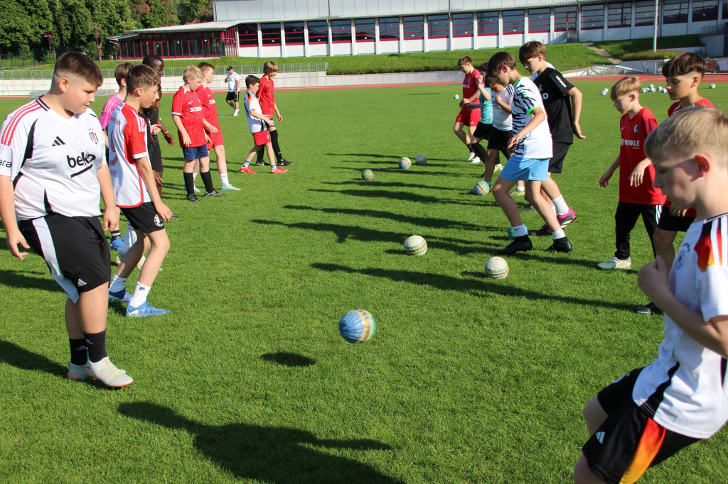 auch damit kann man Fußball spielen