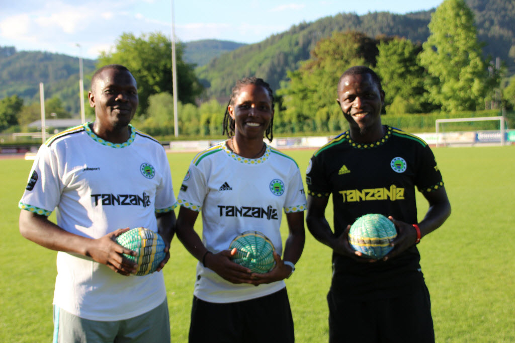 Die Jugendtrainer Rama (v.l.), Mtumba und Madu