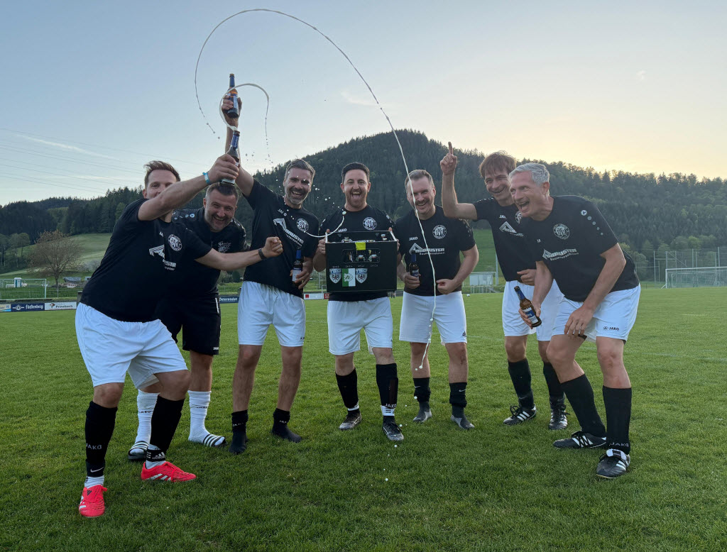 Totel unerwartet, umso größer die Freude über den Turniersieg beim SV Mühlenbach.